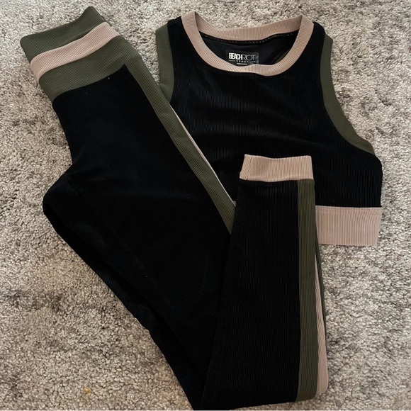 Beach Riot Activewear Set - Picture 4 of 6